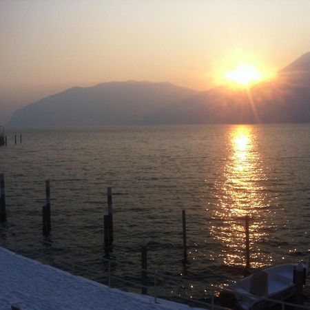 In Riva Al Lago Di Iseo Dependance Primo Piano Marone Exterior foto
